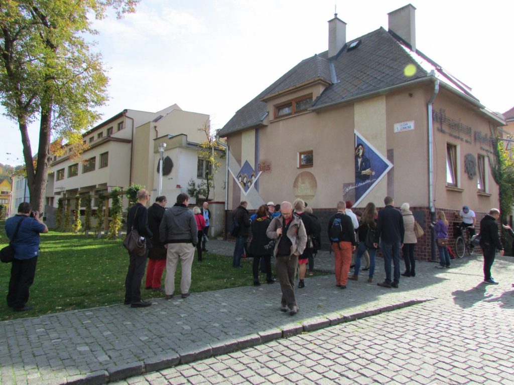 Ulička Johna Lennona