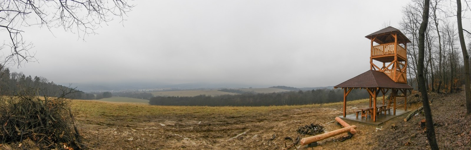 Rozhľadňa Kamena Hora-lavičky_1600x512