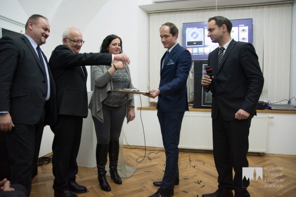 pokropenie-dvd-paskami