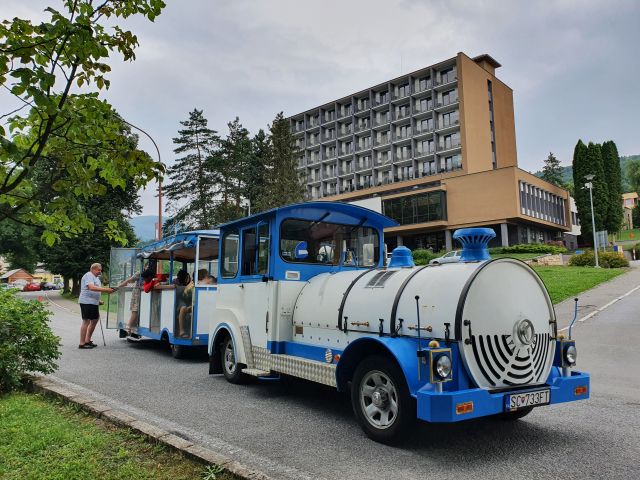 vlacikDracik-zastavkaAlexander